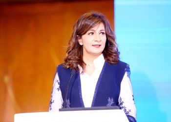 السفيرة نبيلة مكرم.. والتوعية النفسية لطلاب الجامعات