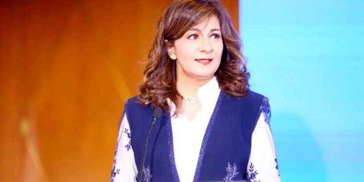 السفيرة نبيلة مكرم.. والتوعية النفسية لطلاب الجامعات