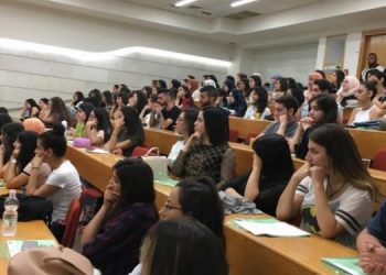 أستاذ صحة نفسية: الجامعات والمدارس يحق لها فرض ضوابط على المظهر