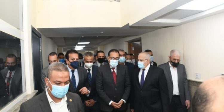 رئيس الوزراء يتابع الموقف التنفيذي لمشروع المعهد القومي للأورام الجديد " مستشفيي 500500"