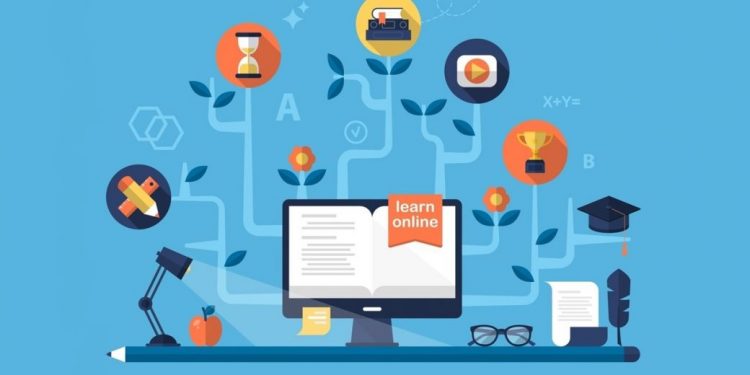 بطئ الانترنت وصعوبة التفاعل.. كيف يقيم طلاب الجامعات التعليم عن بعد؟