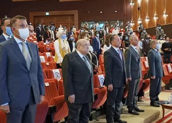 رئيس جامعة عين شمس يشهد احتفالية تخريج ببرامج رابطة شباب الصفوة الأفارقة