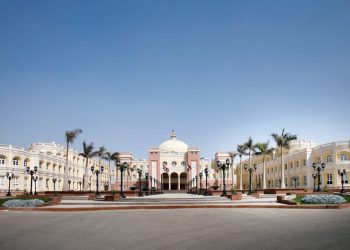 رئيس جامعة الأقصر يوافق علي تسكين جميع طلاب اللتماسات" بالمدن الجامعية