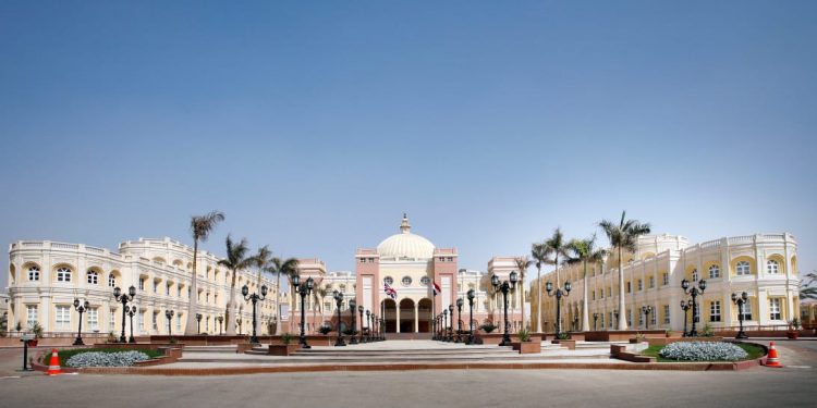 رئيس جامعة الأقصر يوافق علي تسكين جميع طلاب اللتماسات" بالمدن الجامعية