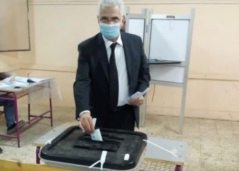 نائب رئيس جامعة طنطا للدراسات يدلي بصوته في انتخابات مجلس النواب