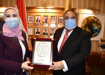 وزيرة التضامن الاجتماعي ورئيس جامعة حلوان يوقِّعان بروتوكول تعاون مشترك لتطوير العشوائيات