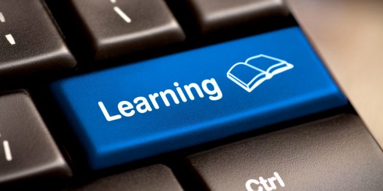 خطوات حصول الطالب على حسابه الشخصي في منصة جامعة القاهرة الإلكترونية عبر خدمة TrueMe