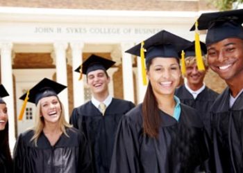 الإحصاء: 200.2 الف طالب مقيد بالدراسات العليا بالجامعات المصرية