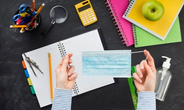 آداب القاهرة لطلابها: "نعتذر عن استقبالك بدون كمامة"