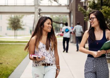 ممنوع الوشم والثقب.. ضوابط الزي الجامعي جامعة قناة السويس