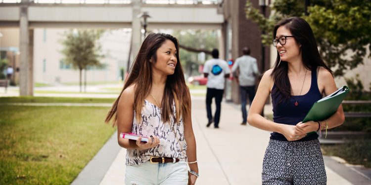 ممنوع الوشم والثقب.. ضوابط الزي الجامعي جامعة قناة السويس