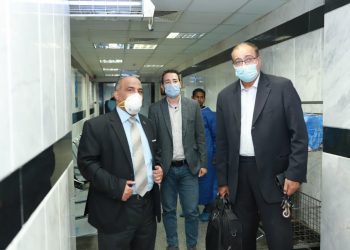 لجنة التحول الرقمي تزور المستشفى الجامعي بأسوان