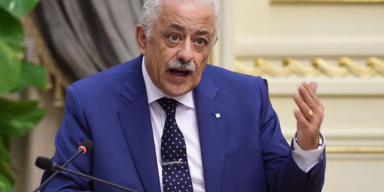 رسالة عاجلة من وزير التعليم للطلاب والباحثين عبر "فيسبوك"