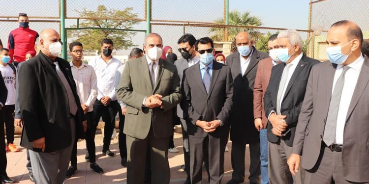 وزير الشباب والرياضة يتفقد ملاعب جامعة الأزهر ويعد برفع كفاءتها