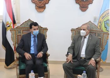 رئيس جامعة الأزهر يستقبل وزير الشباب والرياضة ويصطحبة في جولة داخل مجلس جامعة الأزهر