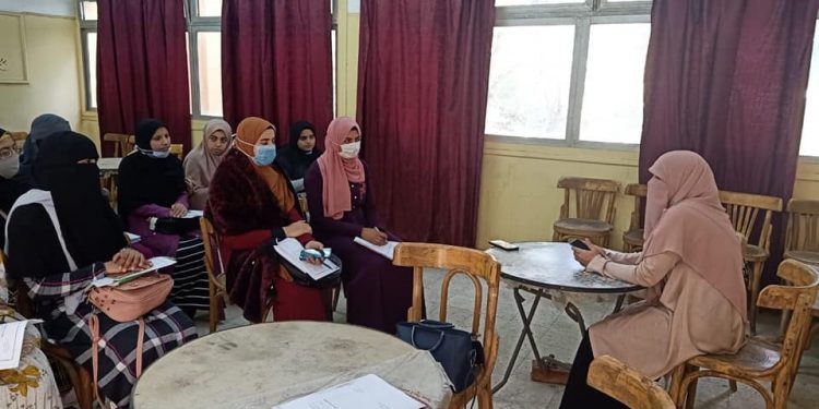 ورشتي عمل لطالبات الدراسات الإسلامية والعربيةالأزهر ببني سويف حول علم التفسير وإعداد البحث العلمي