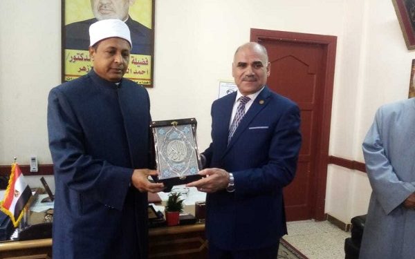 "الأقصر الأزهرية" تستقبل رئيس الجامعة وتشارك بمبادرة هنجملها