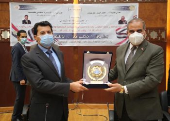 أشرف صبحي يلتقي بشباب جامعة الأزهر في حوار مفتوح