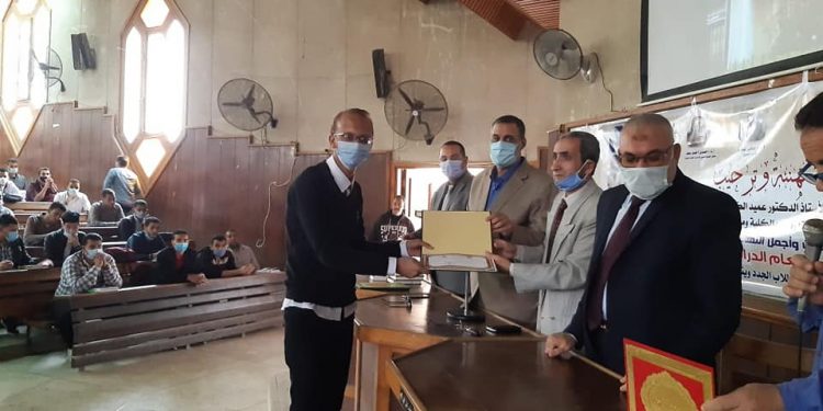 تكريم أوائل الطلاب بكلية الشريعة والقانون جامعة الأزهر بطنطا