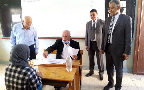 مدير منطقة الأقصر الأزهرية يتابع أعمال امتحانات الشفوي لقبول القراءات