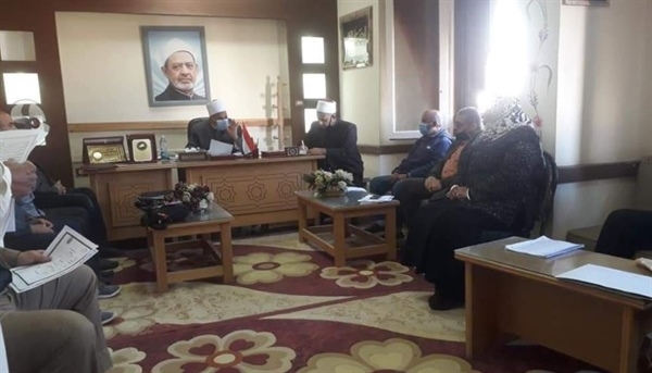 رئيس أزهر مطروح يشدد علي الالتزام بالخريطة الزمنية للمناهج الدراسية والالتزام بمواصفات الورقة الامتحانية