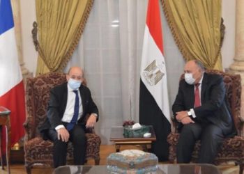 وزير الخارجية الفرنسية من القاهرة: نحترم الإسلام ونرفض الإرهاب