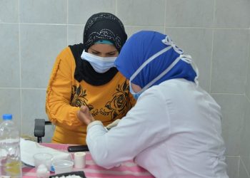 قرية الثمانين تستقبل قافلة طبية مجانية متكاملة من جامعة كفر الشيخ