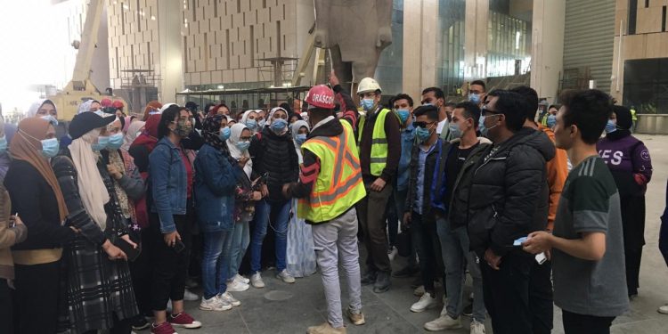 جامعة الفيوم تنظم زيارة ميدانية للمتحف المصري الكبير ومنطقة أهرامات الجيزة