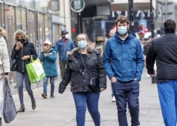 إغلاق صارم لمواجهة الموجة الثانية لكورونا بإنجلترا