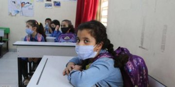 انتشار عدوى داخل المدارس يثير الذعر بين أولياء الأمور… والصحة تحسم الجدل حول “متحور كورونا الجديد”