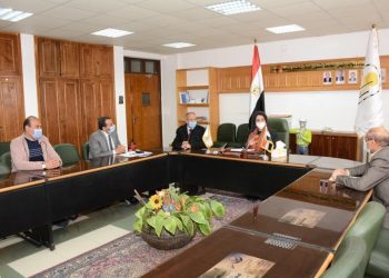 محو أمية 8 أشخاص شرط النجاح في 4 كليات بجامعة أسيوط