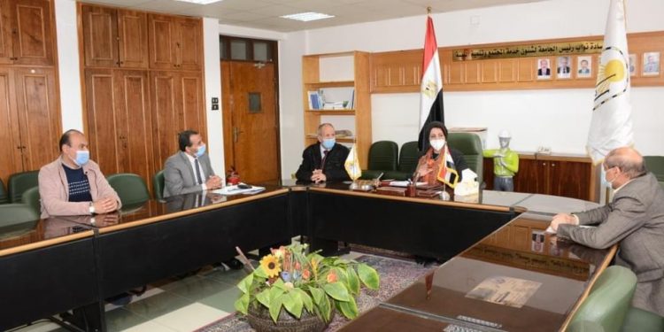 محو أمية 8 أشخاص شرط النجاح في 4 كليات بجامعة أسيوط