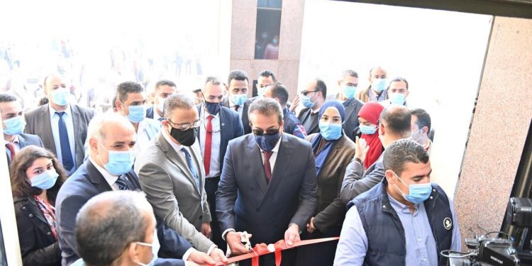 وزير التعليم العالي يفتتح مقر فرع الجامعة المصرية للتعلم الإلكتروني الأهلية بجامعة الفيوم