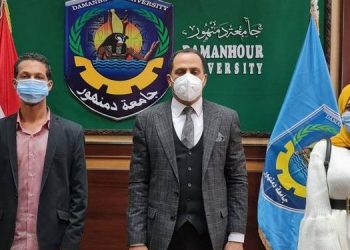 جامعة دمنهور تتراجع عن فصل مصطفى شعلان