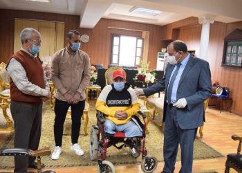 رئيس جامعة بني سويف يستجيب لطالب من ذوى الهمم بتسكينه بالمدينة الجامعية