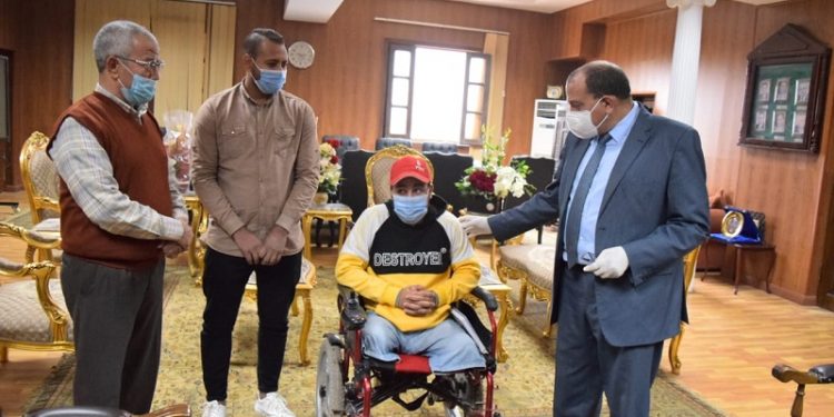 رئيس جامعة بني سويف يستجيب لطالب من ذوى الهمم بتسكينه بالمدينة الجامعية