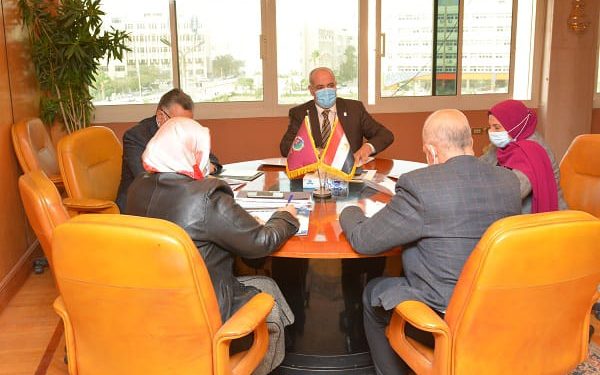 184 طالبا يشاركون في مشروع التنور المجتمعي بجامعة الفيوم