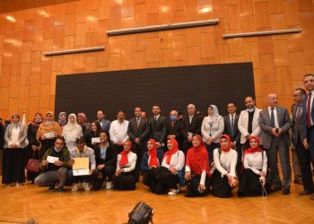 جامعة أسيوط تكرم الفائزين في مسابقة أفضل بحث وعمل فني عن مكافحة الفساد