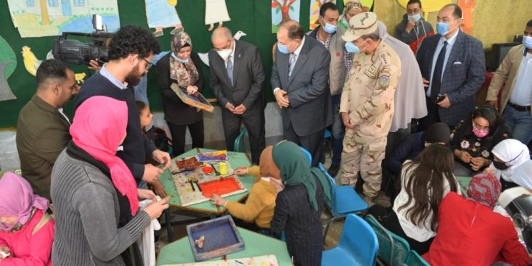 جامعة أسيوط: الكشف على 629 مريضا بقرية المندرة قبلى بمنفلوط