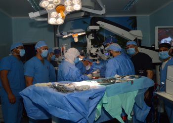 مستشفيات جامعة عين شمس تنجح في إجراء جراحة نادرة لفصل توأم ملتصق