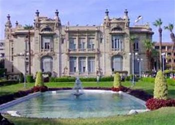 فتح باب الالتحاق بالدراسات العليا بـ"تجارة عين شمس"