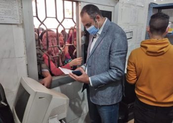 قافلة جامعة سوهاج الطبية تعالج 632 مواطن بقرية "سعدالله"