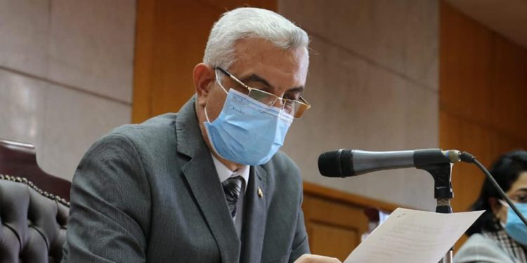 رئيس جامعة المنوفية يجتمع بعمداء الكليات لمتابعة الاستعدادات لامتحانات الفصل الدراسي الأول