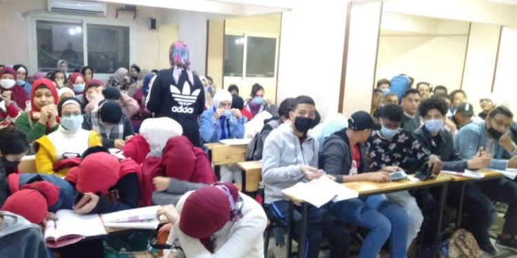 سقط السقف عليهم.. إصابة 43 طالب بالثانوية العامة اثناء تلقيهم مراجعة الكيمياء