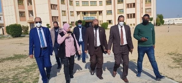 تعليم مطروح: إحالة مدير إدارة ومسئولي مدرستين للتحقيق بسبب الأهمال
