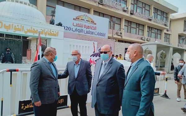 محافظ القاهرة يتفقد اللجان الانتخابية بمدارس العاصمة "صور"