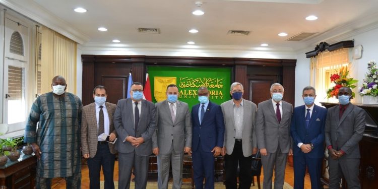 رئيس جامعة الإسكندرية يستقبل سفير غينيا كوناكري