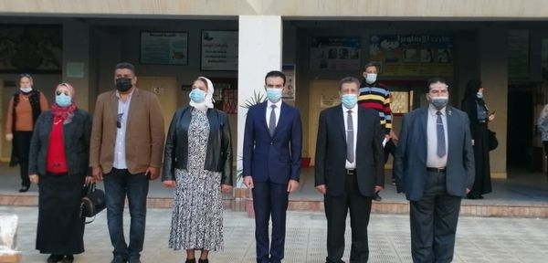 محاضرة توعية عن مخاطر الفساد فى طابور الصباح بمدارس الإسكندرية "صور"