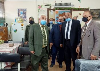 تعليم الإسكندرية: تنسيق كامل بين شركات الاتصالات والمديرية لتسهيل توزيع شرائح التابلت “صور”