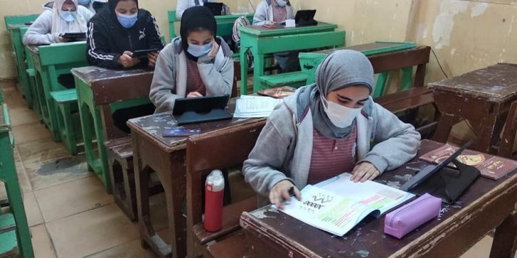 “التليجرام”.. أسرع وسيلة للغش في الامتحانات التجريبية لطلاب الثانوية “صور”